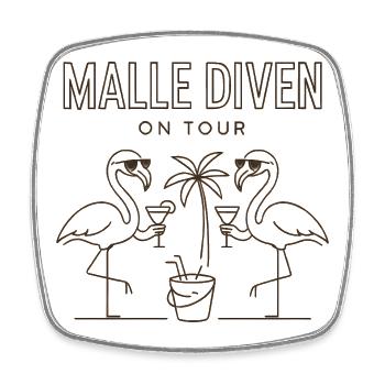 Malle Divas On Tour Women's Flamingo Mallorca Party - Square fridge magnet - white - Front