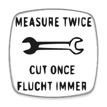 Measure Twice Cut Once – Schraubenschlüssel - Viereckiger Kühlschrankmagnet - Weiß - Vorne