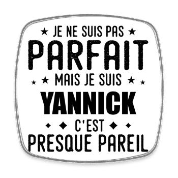 Yannick: authentisch, unvollkommen, Top, Perfektion - Viereckiger Kühlschrankmagnet - Weiß - Vorne