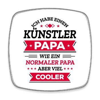 KÜNSTLER PAPA - VIEL COOLER ALS NORMALER PAPA - Viereckiger Kühlschrankmagnet - Weiß - Vorne