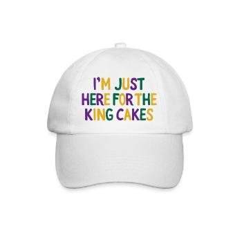 Ich bin nur wegen des King Cakes Mardi Gras Spaßes hier. - Baseballkappe - Weiß/Weiß - Vorne