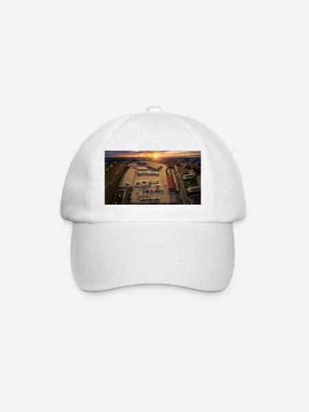 Busdepot bei Sonnenuntergang - Baseballkappe - Weiß/Weiß
