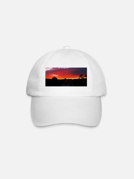 Sonnenuntergangs-Silhouette über Stadt - Baseballkappe - Weiß/Weiß