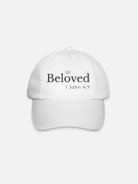 Geliebtes Kronenlogo – 1. Johannes 4,7 - Baseballkappe - Weiß/Weiß