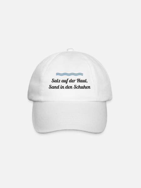 Salz auf der Haut, Sand in den Schuhen – Nordsee - Baseballkappe - Weiß/Weiß