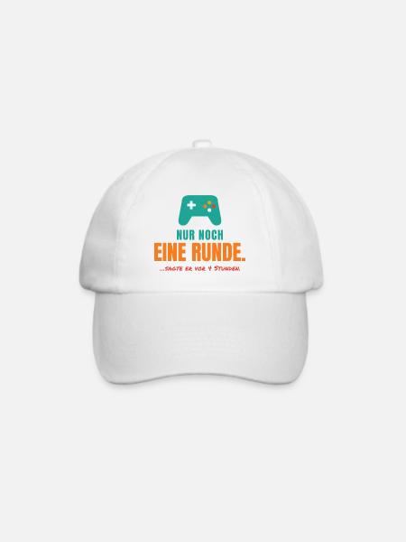 Nur noch eine Runde – Gamer Spruch - Baseballkappe - Weiß/Weiß