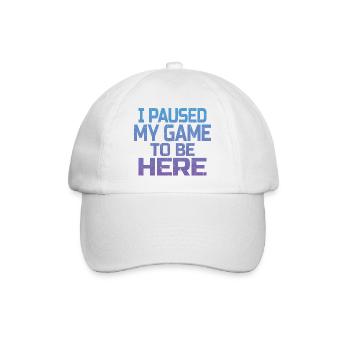Ich habe mein Spiel, um hier zu sein, Gamer-Geschenk pausiert - Baseballkappe - Weiß/Weiß - Vorne
