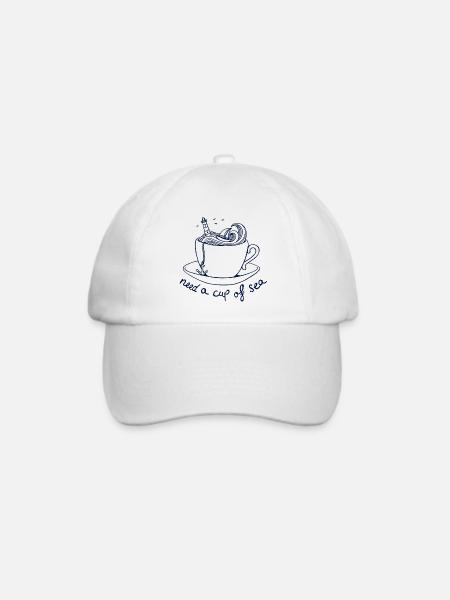 brauche eine Tasse See maritim - Baseballkappe - Weiß/Weiß