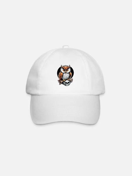 Eule sitzt auf Skull - Baseballkappe - Weiß/Weiß
