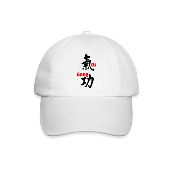 QI-Gong-Schrift mit Text in roter Vertikale - Baseballkappe - Weiß/Weiß - Vorne