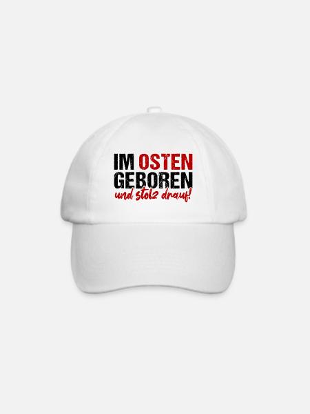Im Osten Geboren Und Stolz Drauf! DDR Ossi Motto - Baseballkappe - Weiß/Weiß