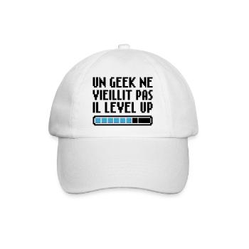 Ein Geek wird nicht alt, er levelt Retro Gaming auf - Baseballkappe - Weiß/Weiß - Vorne