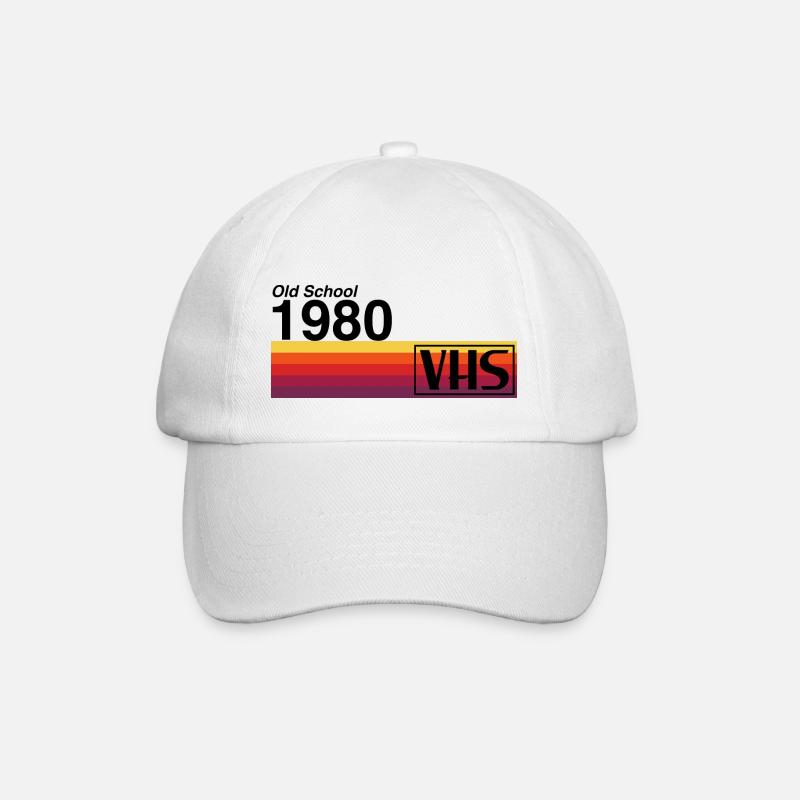 Alte Schule 1980 - VHS - Baseballkappe - Weiß/Weiß