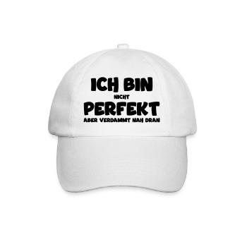 Ich bin nicht perfekt, aber nah dran! Funnyshirt - Baseballkappe - Weiß/Weiß - Vorne
