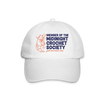 Mitglied der Midnight Crochet Society Nur noch einer - Baseballkappe - Weiß/Weiß - Vorne