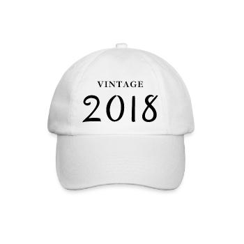 Jahrgang 2018 - Geschenkidee zum Geburtstag - Baseballkappe - Weiß/Weiß - Vorne