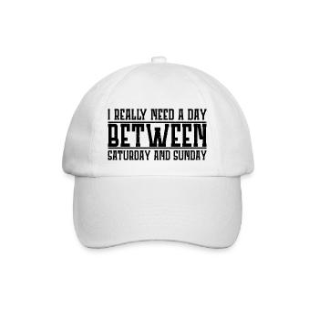 I Really Need A Day Between Saturday And Sunday 4 - Baseballkappe - Weiß/Weiß - Vorne
