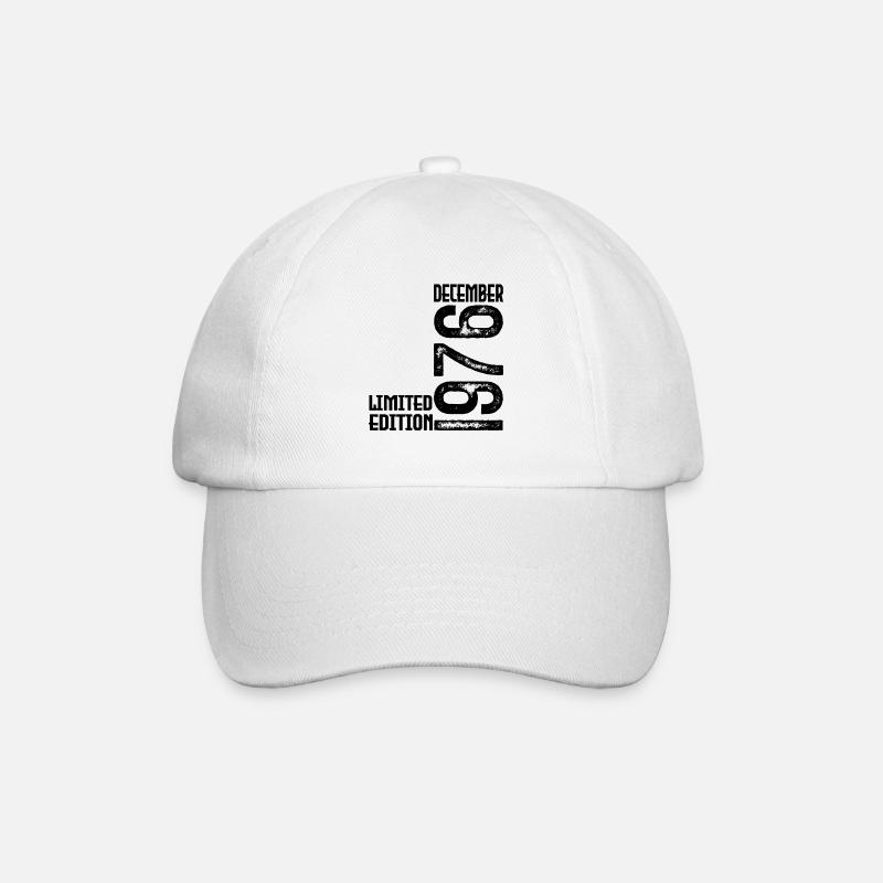 Geburtstagsgeschenk Dezember 1976. Dezember 1976. - Baseballkappe - Weiß/Weiß