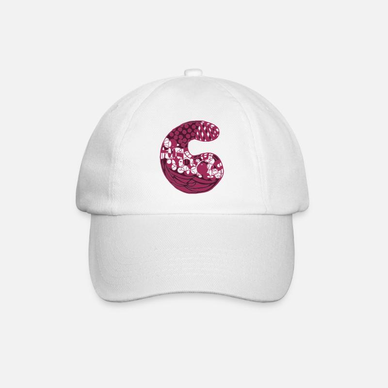 Lettre C avec caractère en rouge - Casquette classique - blanc/blanc