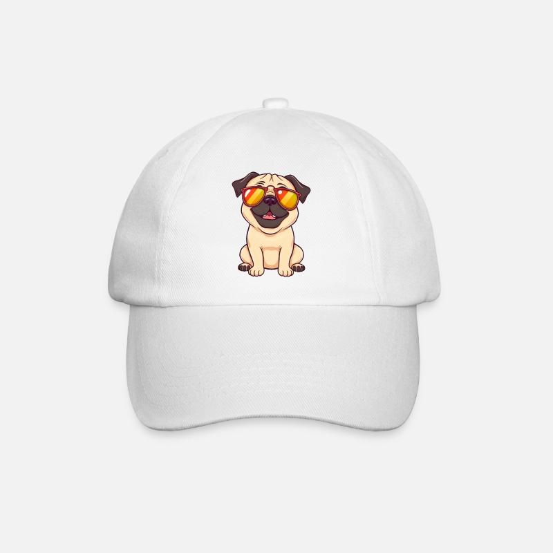 Verspielter Mops mit Sonnenbrille - Baseballkappe - Weiß/Weiß