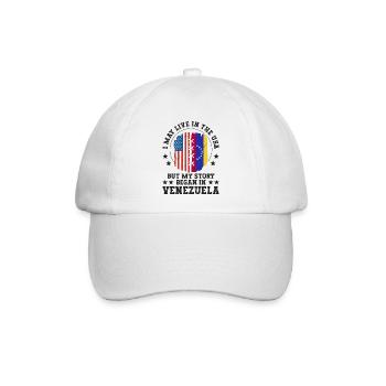 I May Live In The USA But My Story Began In - Baseballkappe - Weiß/Weiß - Vorne