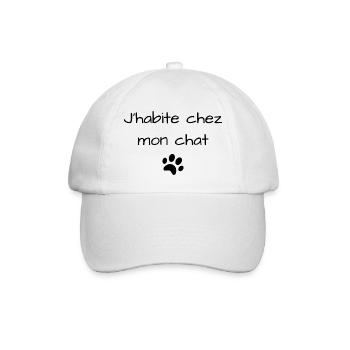 j’habite chez mon chat humour - Casquette classique - blanc/blanc - Devant