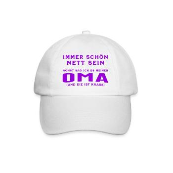 Oma ist Krass - Lustiges Shirt - Baby Kleidung - Baseballkappe - Weiß/Weiß - Vorne