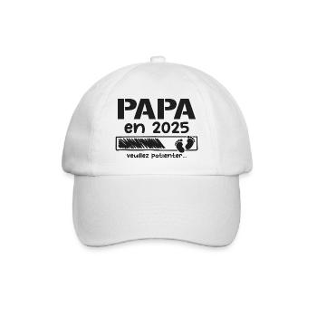 Papa en 2025 cadeaux futur père - Casquette classique - blanc/blanc - Devant