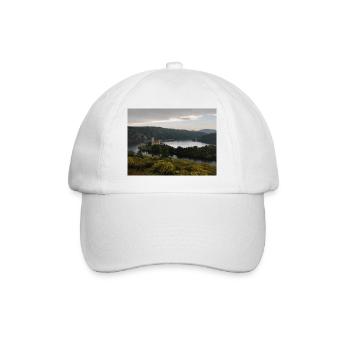 See- und Burglandschaft – Wild Nature Frankreich - Baseballkappe - Weiß/Weiß - Vorne