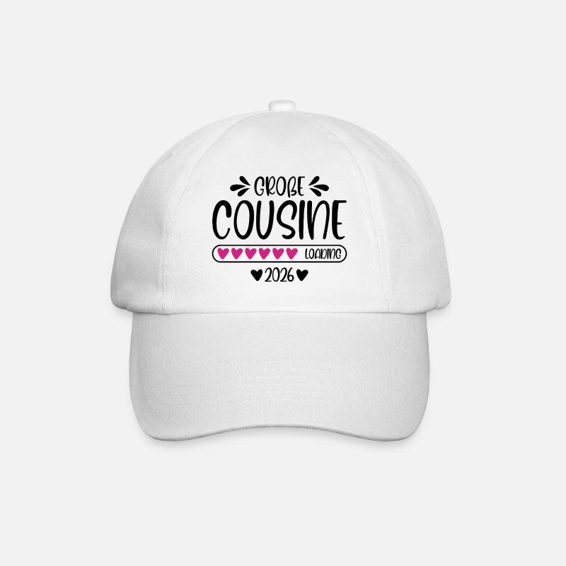 Große Cousine 2026 - Baseballkappe - Weiß/Weiß