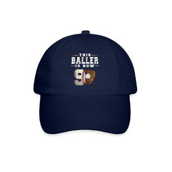 This Baller is now 9 Baseball 9. Geburtstag - Baseballkappe - Blau/Blau - Vorne