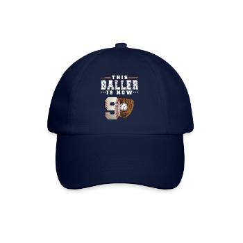 This Baller is now 9 Baseball 9. Geburtstag - Baseballkappe - Blau/Blau - Vorne