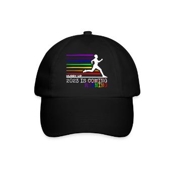 Beeil dich - 2023 rennt dir entgegen - Laufshirt - Baseballkappe - Schwarz/Schwarz - Vorne