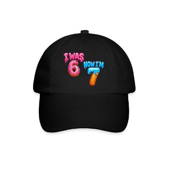 7. Geburtstag Junge 7 Jahre alt, I was 6 now Im 7 - Baseballkappe - Schwarz/Schwarz - Vorne