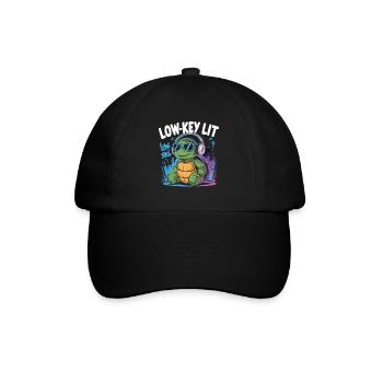 Chillkröte im Low-Key-Style - Baseballkappe - Schwarz/Schwarz - Vorne