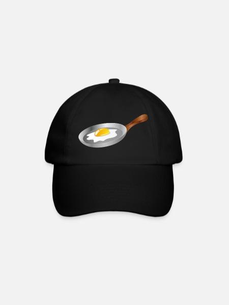 Spiegelei in Pfanne – Frühstück mit Retro-Charme - Baseballkappe - Schwarz/Schwarz