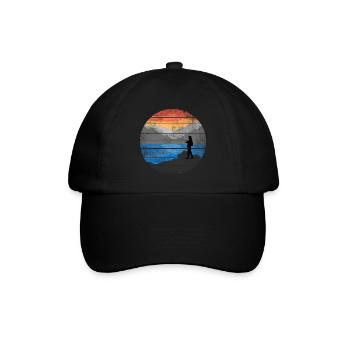 Angler angelt im See mit Berge bei Sonnenaufgang - Baseballkappe - Schwarz/Schwarz - Vorne
