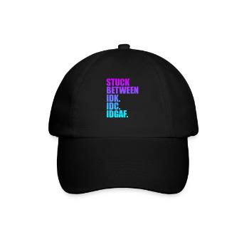 Steckt zwischen IDK IDC IDGAF fest - Baseballkappe - Schwarz/Schwarz - Vorne
