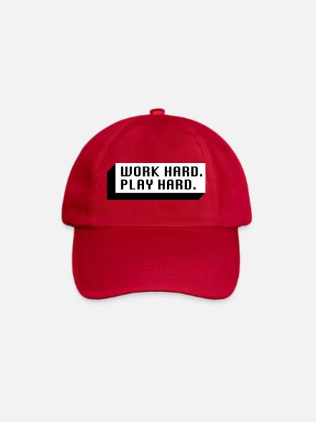 Work Hard. Play Hard. (Schwarz) - Baseballkappe - klassisch Rot