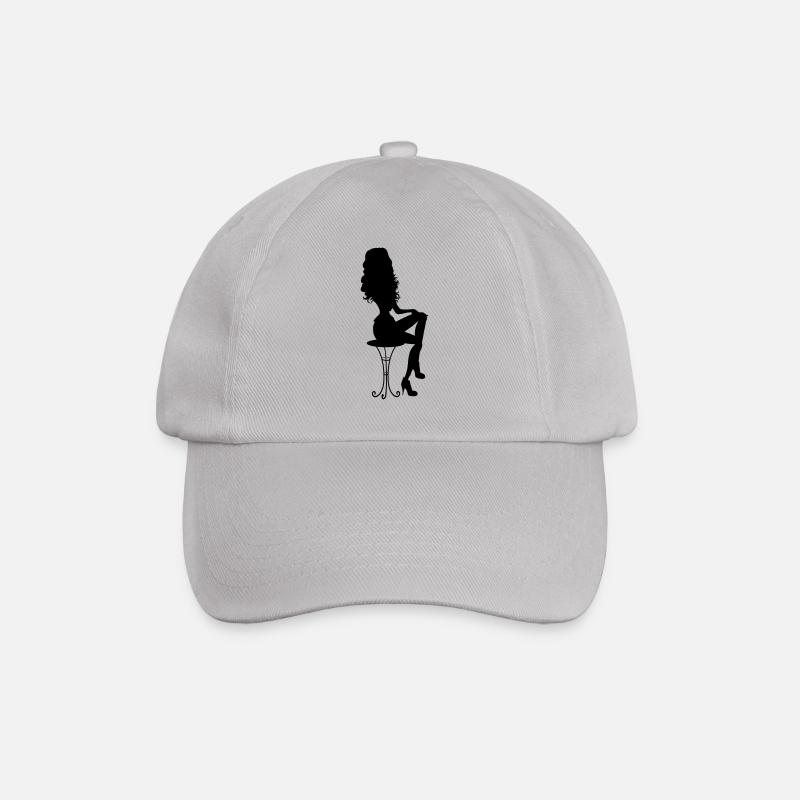 Femme sur une chaise - Casquette classique - bruyère