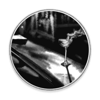 Midnight Martini auf Chrome - Runder Kühlschrankmagnet - Weiß - Vorne