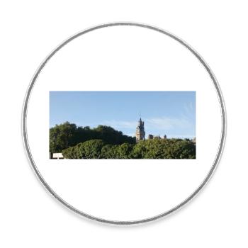 View of Sligo Courthouse, Ireland. - Round  fridge magnet - white - Front