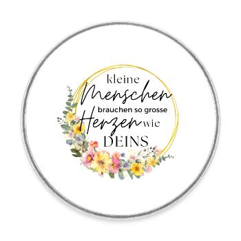 Kleine Menschen brauchen so große Herzen wie deins - Runder Kühlschrankmagnet - Weiß - Vorne