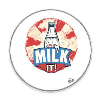 Melke es! Melken genießen: Mit einer Flasche Milch - Runder Kühlschrankmagnet - Weiß - Vorne
