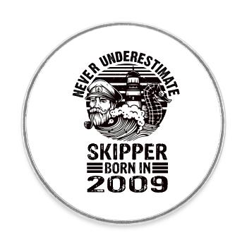 Never Underestimate Skipper born in 2009 - Round  fridge magnet - white - Front