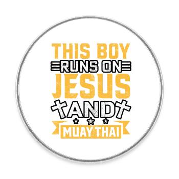 This Boy läuft auf Jesus und Muay Thai - Runder Kühlschrankmagnet - Weiß - Vorne