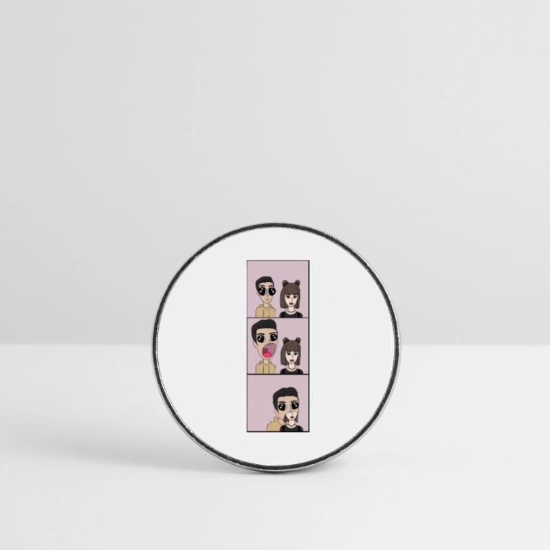 Sie wird verschlungen | Comic Style | Triptychon Runder Kühlschrankmagnet