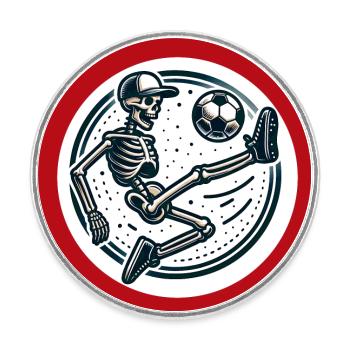 Skull mit Basecap spielt Fussball - Runder Kühlschrankmagnet - Weiß - Vorne