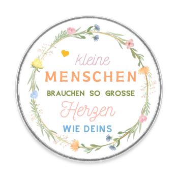 Kleine Menschen brauchen so große Herzen wie deins - Runder Kühlschrankmagnet - Weiß - Vorne