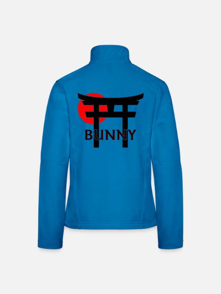 Bunny unter Torii und roter Sonne (weiß) - Frauen Softshelljacke - Lichtblau - Hinten